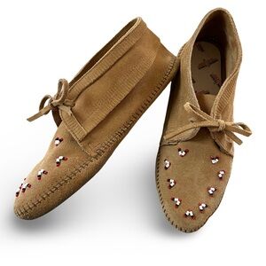 Vintage Minnetonka Suede Leather Beaded Moccasins in Honey Brown Size 9